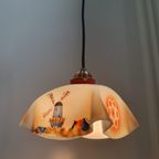 Antieke Opaline 'Zakdoek' Art Deco Lamp Met Tafelreel Van Molen En Decoratief Figuur Op Elke Zijde. thumbnail 11