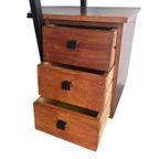 Vintage Houten Bureau Met Zwevend Blad En Zwart Frame thumbnail 8