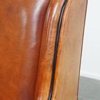 Luxe En Comfortabele Schapenleren Armchair Met Hoge Rug, Zwarte Biezen En Een Tijdloos Design thumbnail 10