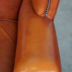 Sierlijke, Gladde En Comfortabele Rundleren Engelse Chesterfield Oorfauteuil In Een Mooie Klassie thumbnail 9