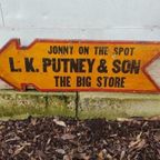 Lk Putney & Son Gestanst Tinnen Pijlbord "The Big Store" thumbnail 8