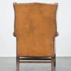 Klassieke En Licht Cognac-Kleurige Rundleren Engelse Chesterfield Oorfauteuil thumbnail 5