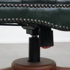 Stijlvolle Functionele Rundleren En Houten Donkergroene Chesterfield Bureaustoel Op Wieltjes thumbnail 15