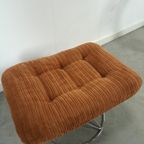 Draaifauteuil Met Bruine Ribstof En Hocker thumbnail 17