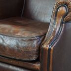 Comfortabele En Stoere Oorfauteuil Gemaakt Van Schapenleer En Strak Afgewerkt Met Zwarte Biezen thumbnail 12