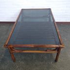 Rotan Tafel Met Rookglas En Leren Bindingen thumbnail 6