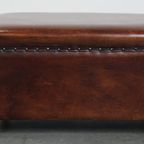 Cognac-kleurige Schapenleren Hocker Met Siernagels thumbnail 4