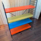 Staand Tomado Boekenrek Met Zwarte Staanders. thumbnail 8