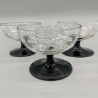 Set Vintage Gegraveerde Coupe Glaasjes Zwarte Voet 3 Stuks thumbnail 2