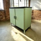 Vintage Muntgroen Formica Kastje / Commode thumbnail 2