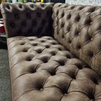 Clinton Chesterfield 3-Zits Bank – Bruin, Soft Leer thumbnail 7