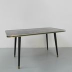 Vintage Salontafel Met Glazen Blad En Schuine, Taps Toelopende Poten thumbnail 3