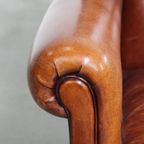 Grote Karaktervolle En Tijdloze Schapenleren Oorfauteuil Met Een Luxe Afwerking thumbnail 12