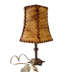 Varkensleer Lamp Met Koperen Poot thumbnail 2