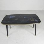 Vintage Salontafel Met Glazen Blad En Schuine Poten thumbnail 13