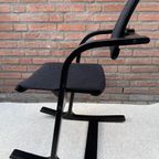 Stokke Peter Opsvik Actulum Ergonomisch Gevormde Schommelstoel - Zwarte Bekleding En Houten Frame thumbnail 10