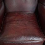 Set Van 2 Mooie En Comfortabele Bordeauxrode Rundleren Oorfauteuils + Hocker In Engelse Stijl thumbnail 8