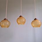 Trio Van Art Deco-Hangers In Amberkleurig Gecraqueleerd Glas thumbnail 3