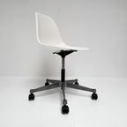 Vitra Eames Bureaustoel, Na 2000 thumbnail 11