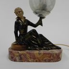 Art Deco Bureaulamp Zittende Vrouw Met Bol thumbnail 11