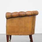 Antieke, Karakteristieke Schapenleren Chesterfield Clubfauteuil Op Wieltjes thumbnail 6