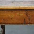 Charmante En Grote Antieke Eettafel Met Een Lade En Prachtige Originele Details thumbnail 10