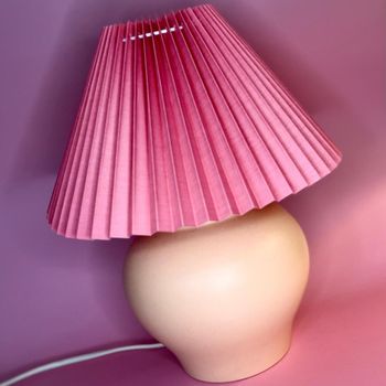 Perzikkleurige Mushroom Lamp Met Grote Hardroze Plissé Kap - Tnc2