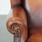 Comfortabele Vintage Engelse Stijl Schapenleren Oorfauteuil Met Een Prachtige Warme Kleurstelling thumbnail 10