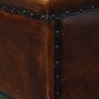 Cognac-kleurige Schapenleren Hocker Met Siernagels thumbnail 2