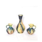 Trio Art Nouveau Vaasjes In Blauw & Gel Druipglazuur Van Thulin thumbnail 2