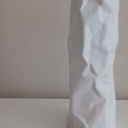 Sculpturale Vaas In Mat Wit Keramiek. Uniek Geplooid Design. H: 40cm thumbnail 3