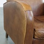 Cognac-Kleurige Rundleren Armchair Met Een Strak Design En Comfortabele Zit thumbnail 12