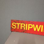 Vintage Reclamebord Van Een Stripwinkel thumbnail 5