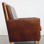 Mooie En Comfortabele Schapenleren Art Deco Design 2 Zits Bank Met Houten Details thumbnail 5