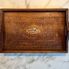 Dienblad Uit India, Houtsnijwerk thumbnail 7