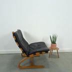 Zwart Leren Fauteuil Met Houten Onderstel, Vintage Stoel thumbnail 9