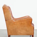 Luxe En Comfortabele Schapenleren Armchair Met Hoge Rug, Zwarte Biezen En Een Tijdloos Design thumbnail 3