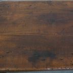 Charmante Antieke Salontafel Met Een Lade En Prachtige Details thumbnail 13