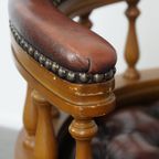 Bruine Klassieke In Hoogte Verstelbare Rundleren En Houten Chesterfield Bureaustoel Op Wieltjes thumbnail 16