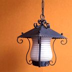 Vintage Lamp Op Gestoken Houten Voet En Satijnen Kap thumbnail 8