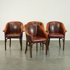 Set Van 4 Engelse Rundleren Eetkamerstoelen/ Tubchairs In Een Luxe Rode Chesterfield Kleur thumbnail 2