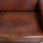 Mooie En Comfortabele Schapenleren Art Deco Design 2 Zits Bank Met Houten Details thumbnail 3