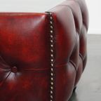 Set Van 2 Rundleren Chesterfield Bijzet/ Salontafels In Een Mooie Rode Kleur Met Glazen Bladen thumbnail 2