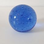 Vintage Presse Papier Paper Weight Blauwe Glazen Bol thumbnail 2