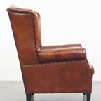 Grote En Luxe Schapenleren Oorfauteuil Met Een Prachtige Warme Kleurstelling thumbnail 3