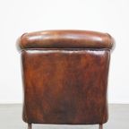 Stoere, Karaktervolle En Comfortabele Cognac-Kleurige Schapenleren Clubfauteuil Met Een Tijdloos thumbnail 5