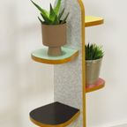 Vintage Plantenrek Met Frisse Kleuren thumbnail 5