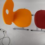 2 Stoelen. Design Verner Panton thumbnail 4