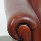Mooie Tijdloze Schapenleren Clubfauteuil In Een Warme Diepe Kleur En Afgewerkt Met Zwarte Biezen thumbnail 10