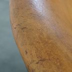 Schapenleren Clubfauteuil In Engelse Stijl Met Karakter En Een Prachtig Patina thumbnail 4